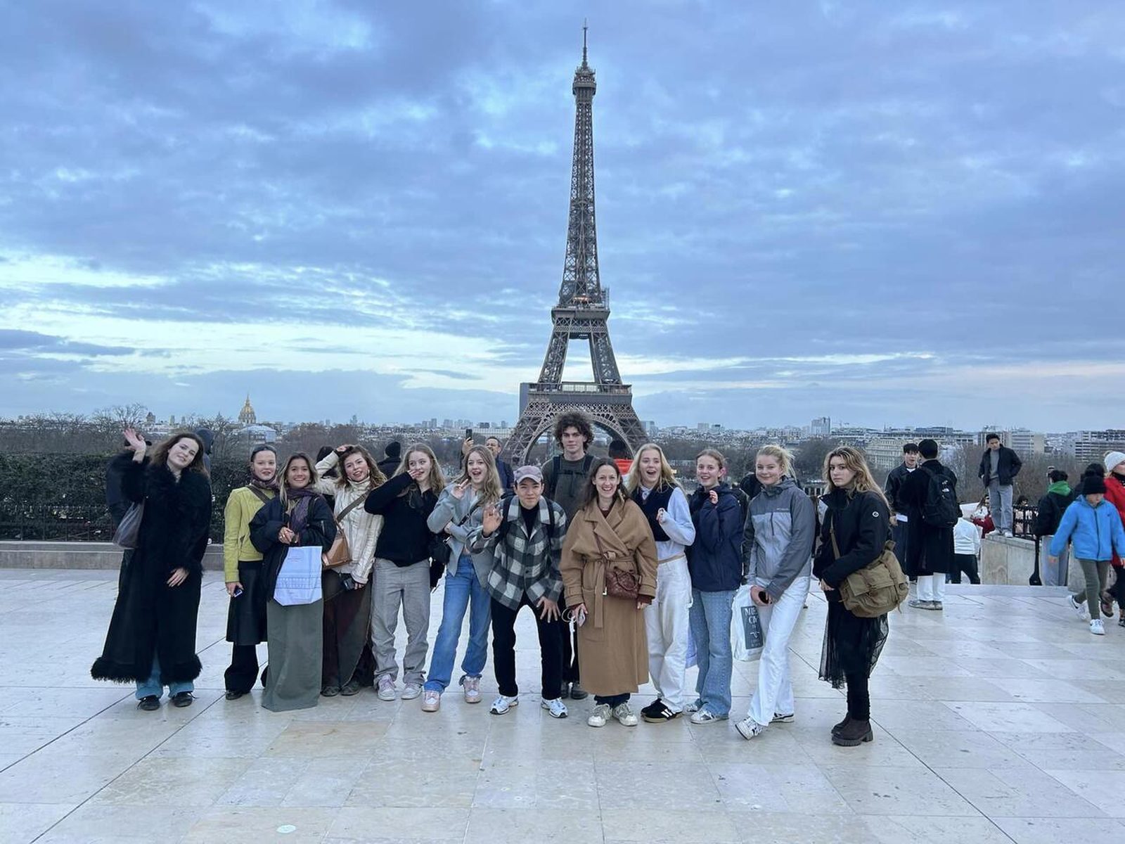 Class photo in front of the Eiffel Tower